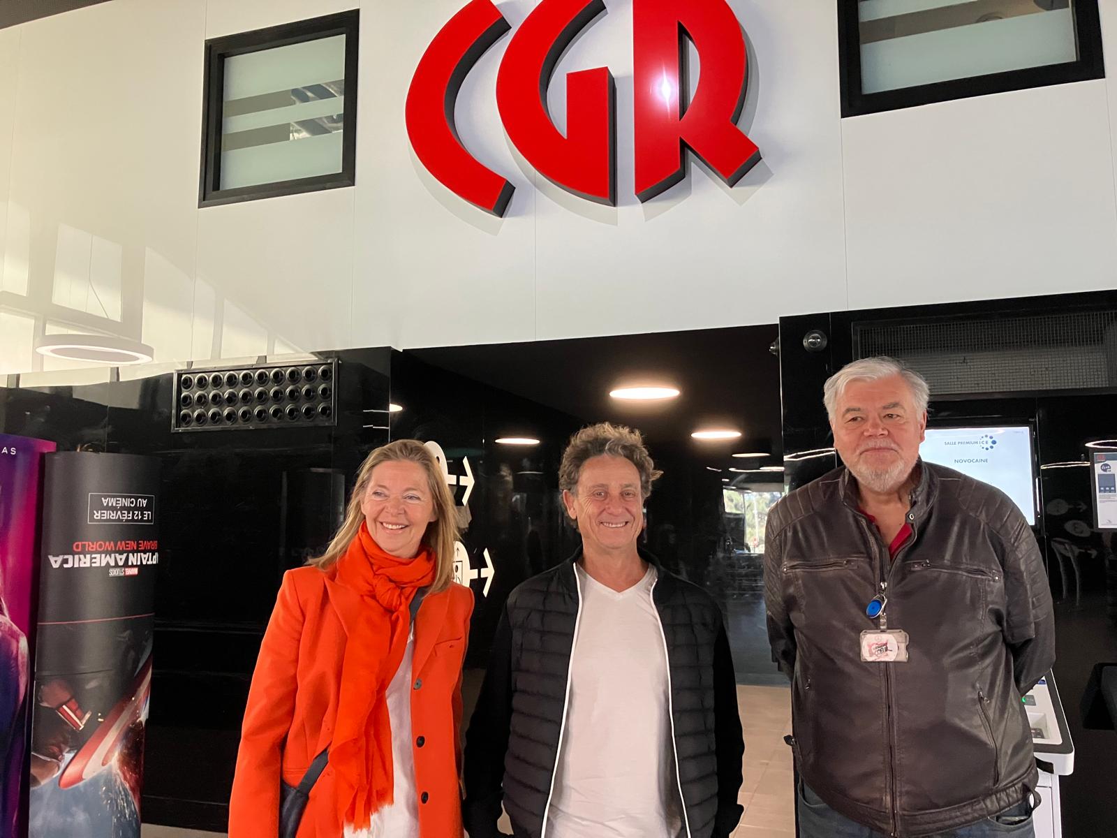 Nathalie Casso-Vicarini, le réalisateur Gilles de Maistre et Alain Rousvoal des Restos de Coeur ensemble dans le cinéma de CGR de Paris Lilas