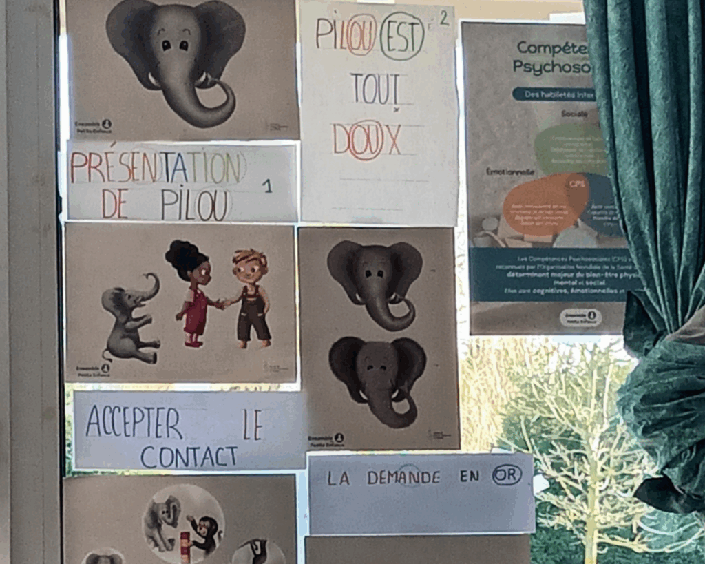 Affichage dans une école autour des CPS et Pilou et Filou